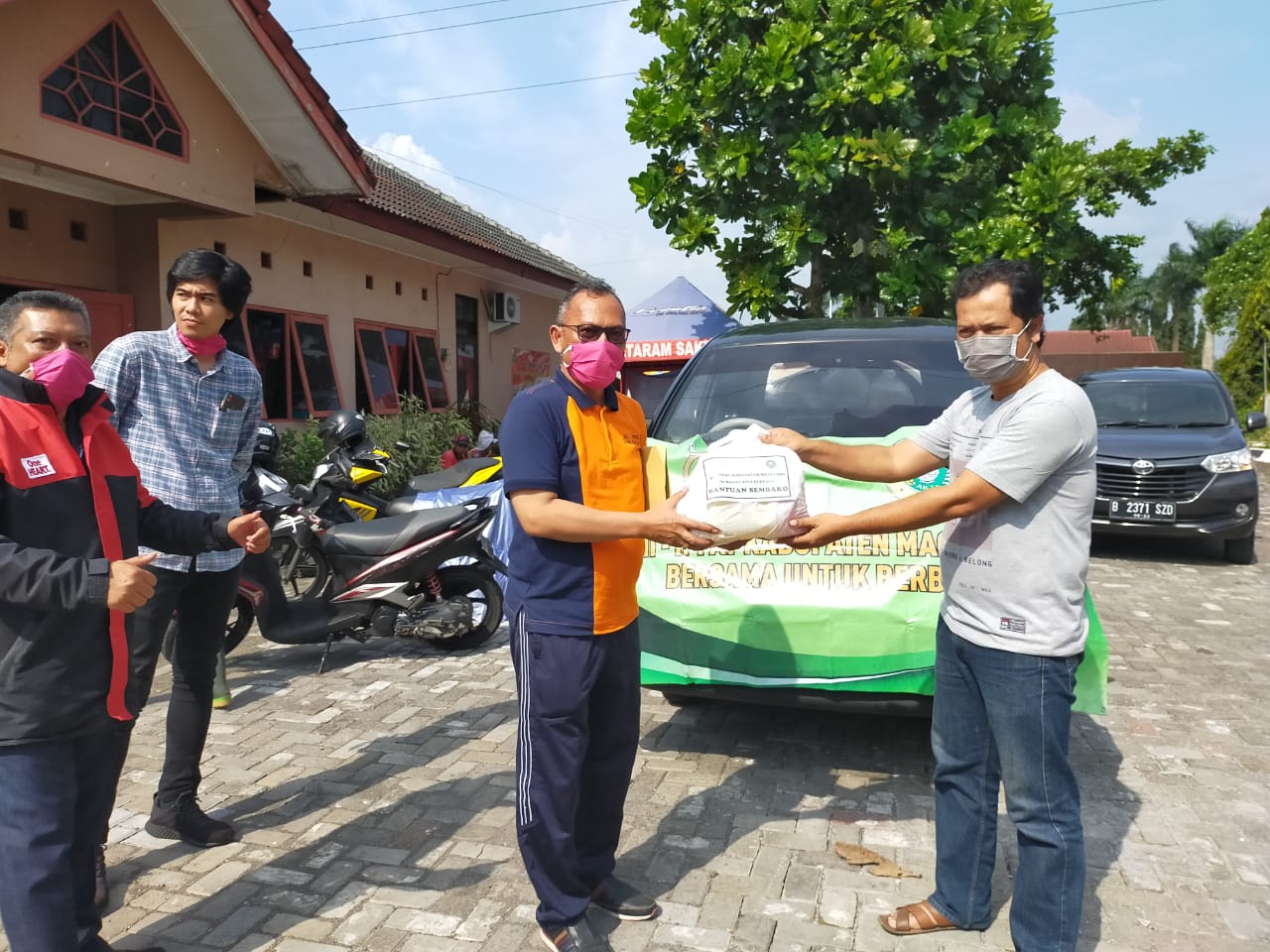 “Bersama Untuk Berbagi” Pengda INI – IPPAT Kabupaten Magelang Dalam Baksos Peduli  Masyarakat Terdampak Pandemi Covid – 19