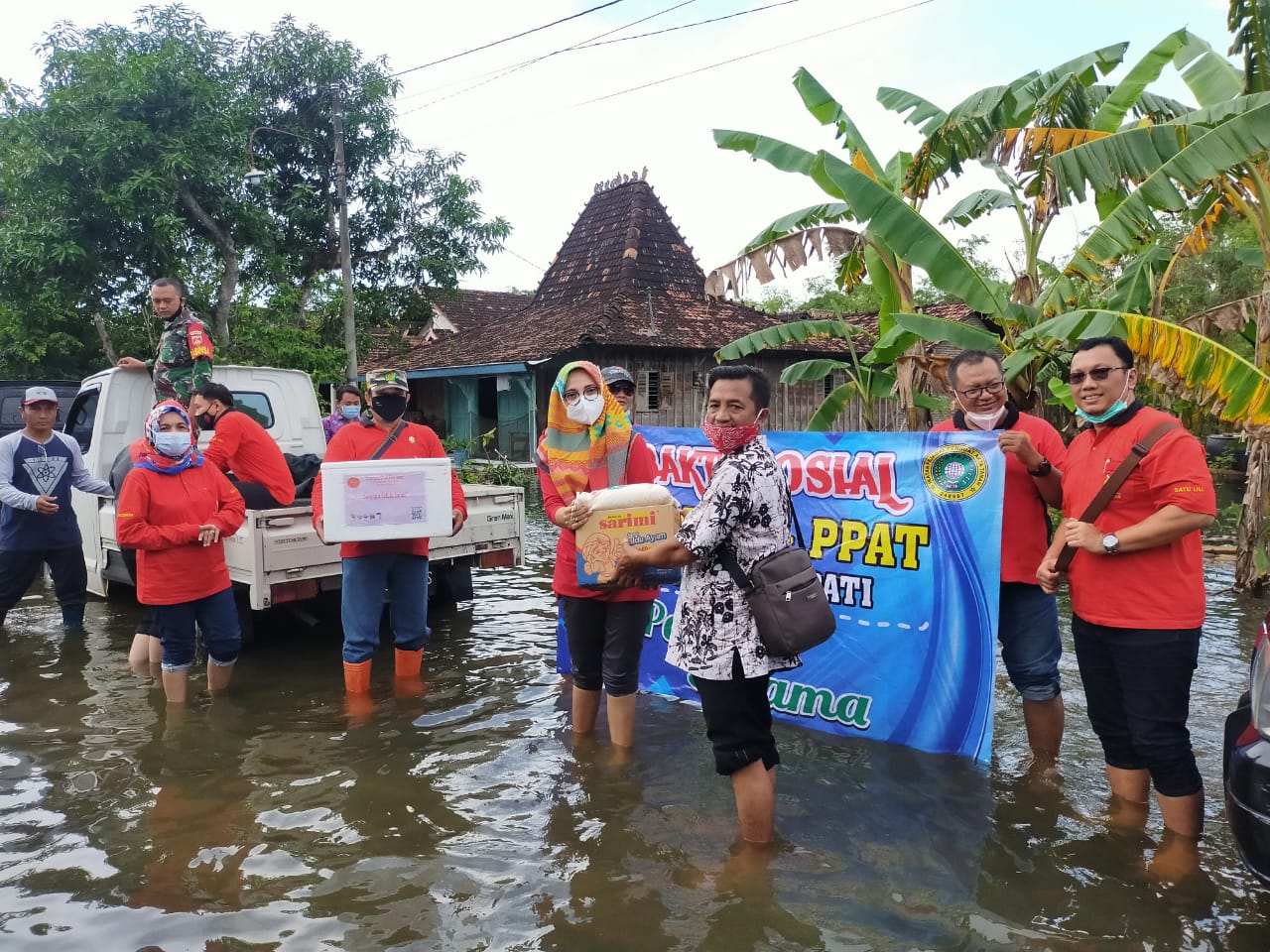 INI – IPPAT Pengda Pati Gelar Baksos Peduli Korban Banjir