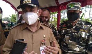 Kunjungan Bupati Pati,Haryanto Pada Saat Serbuan Vaksin Yang dilakukan DPD HIPAKAD JATENG di Kecamatan Winong Kabupaten Pati